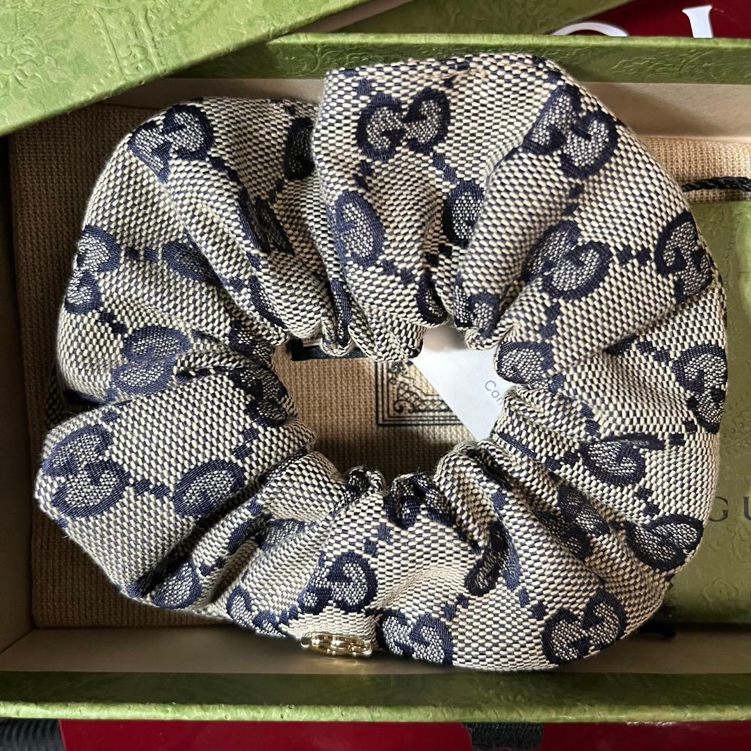 新品 GUCCI グッチ GGキャンバス シュシュ GG柄 ネイビー ベージュ