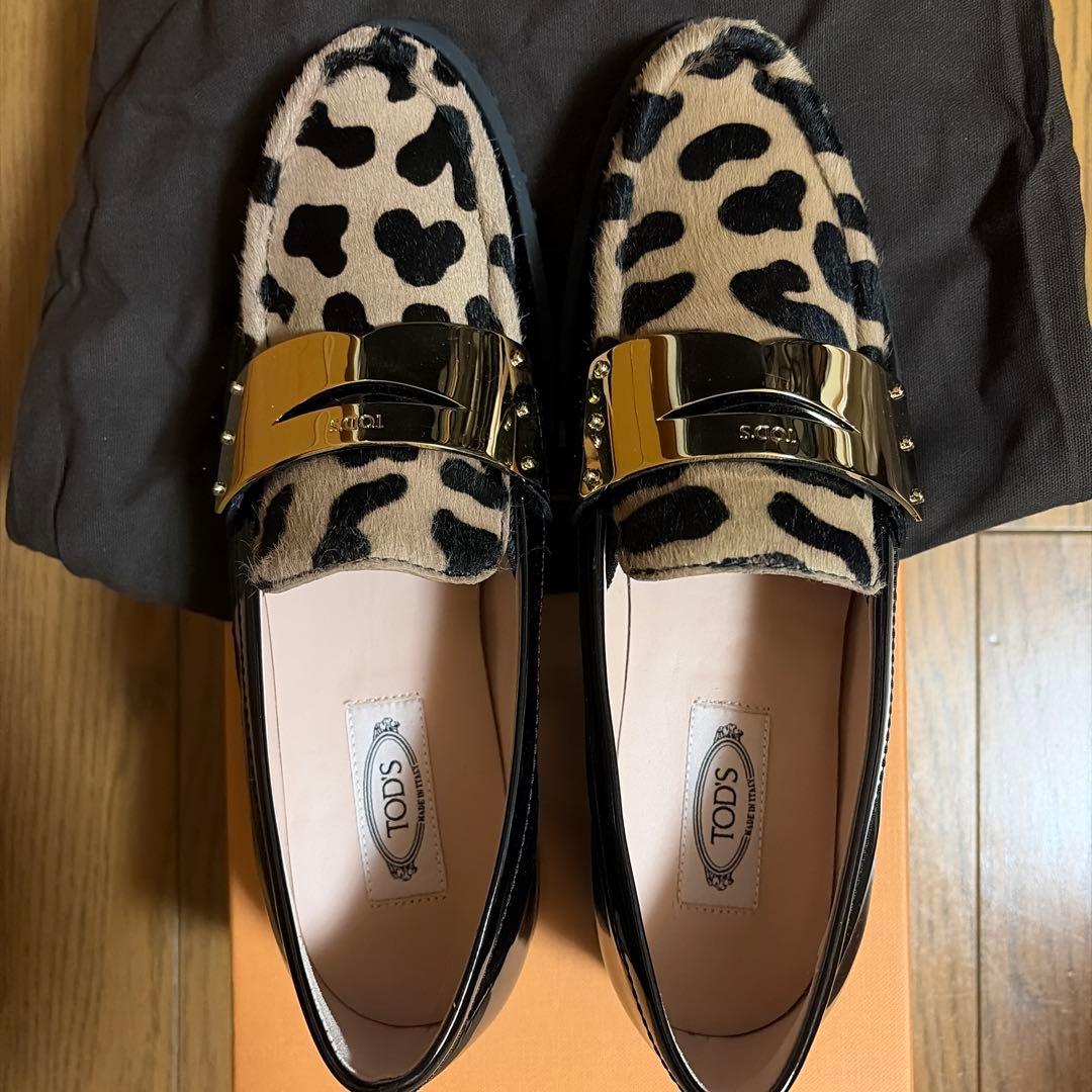 トッズローファー