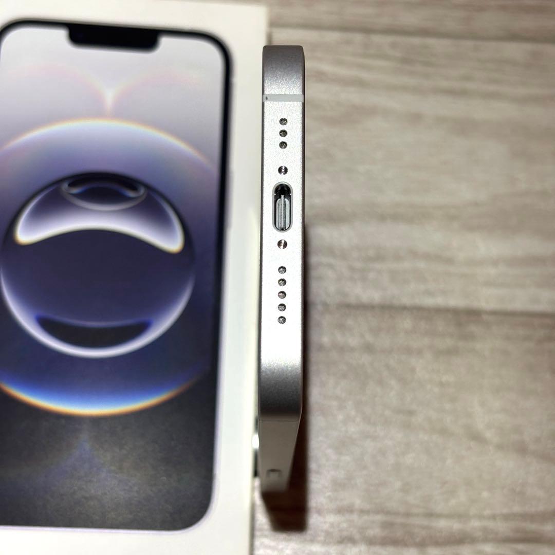 iPhone16e 128GB SIMフリー ホワイト　ほぼ新品