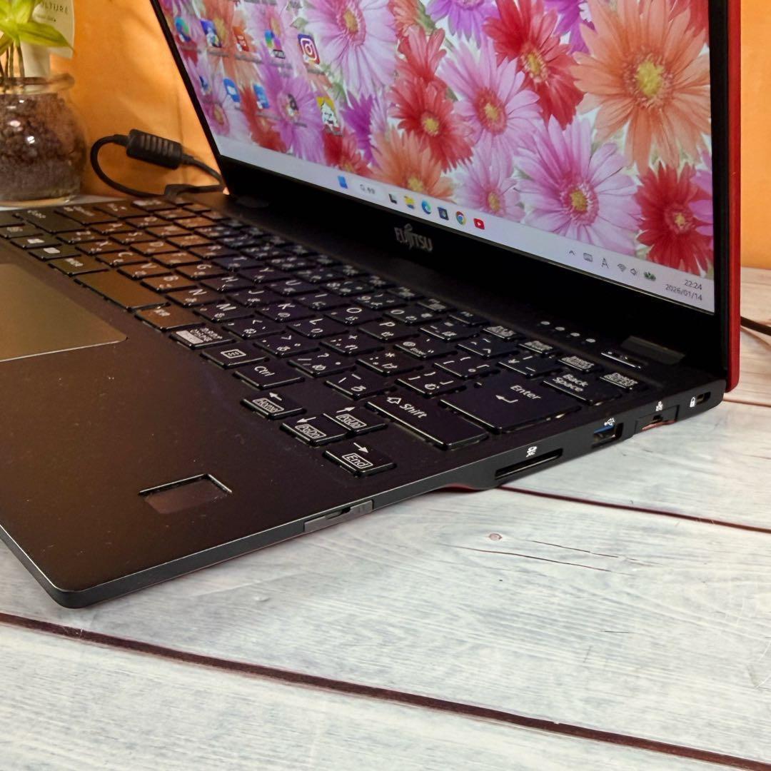 薄型コンパクトノートPC❣️第8世代Corei5☘️フルHD☘️SSD