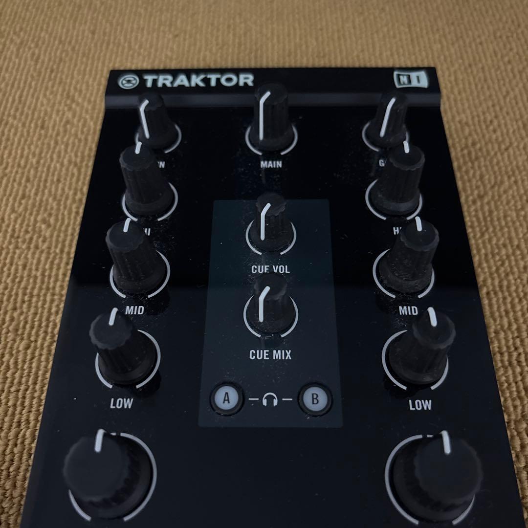 TRAKTOR KONTROL Z1 ミキシング・コントローラー