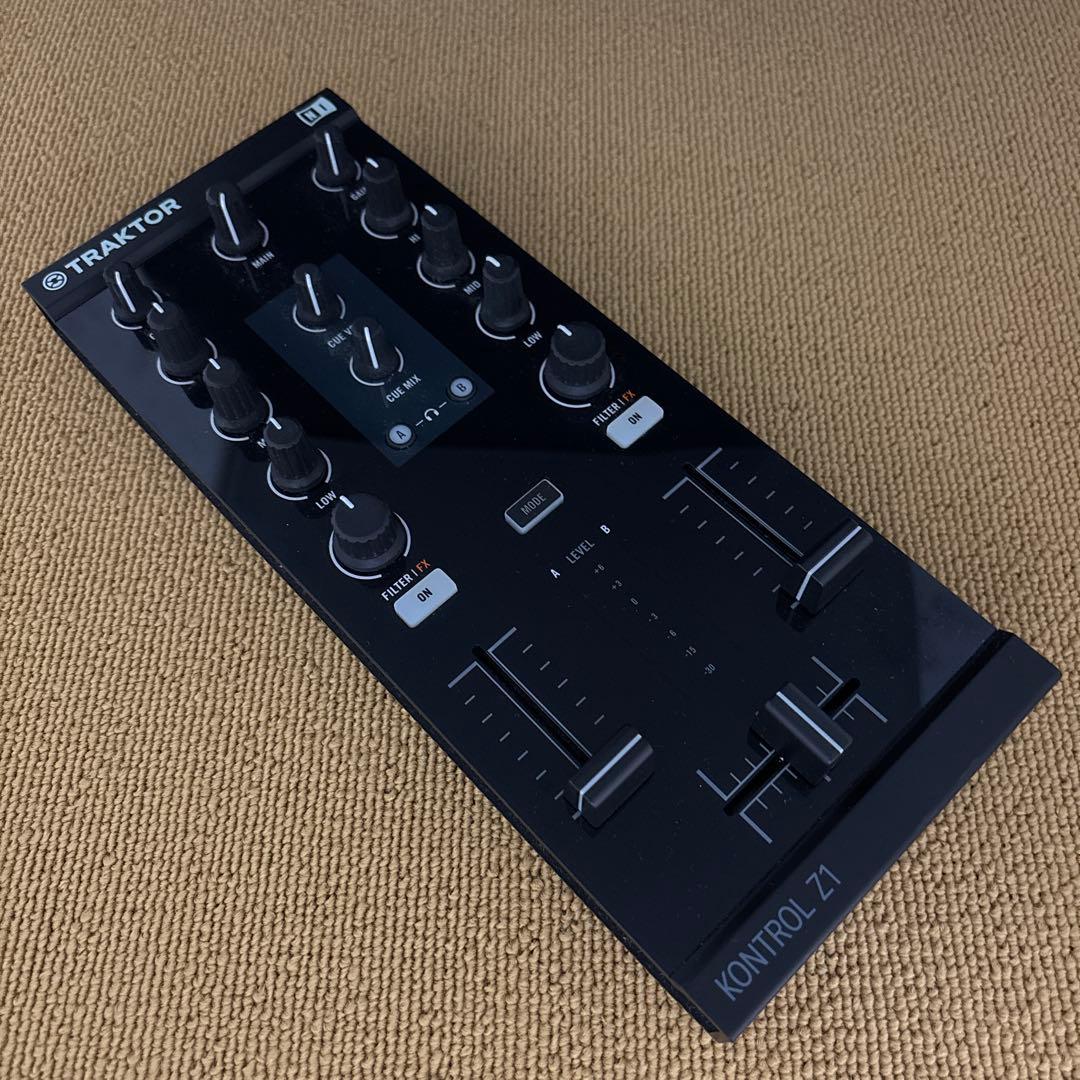 TRAKTOR KONTROL Z1 ミキシング・コントローラー