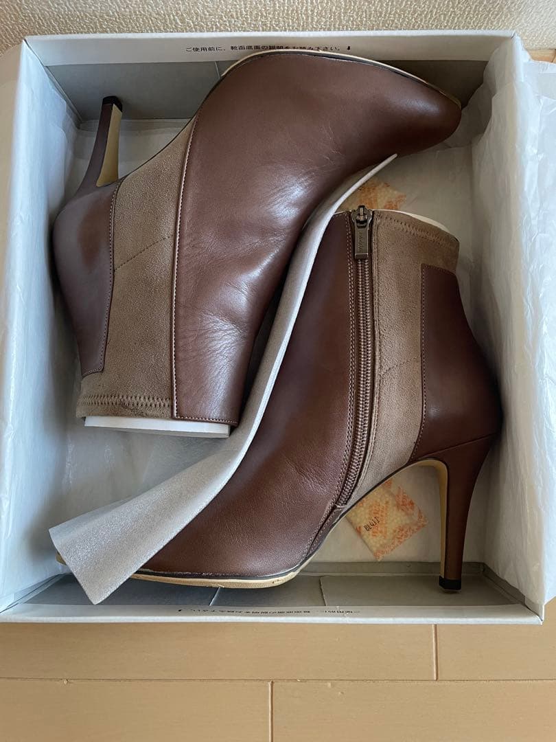 【新品】モードエジャコモメダ　ショートブーツ　24.5 スエード　革　ストレッチ