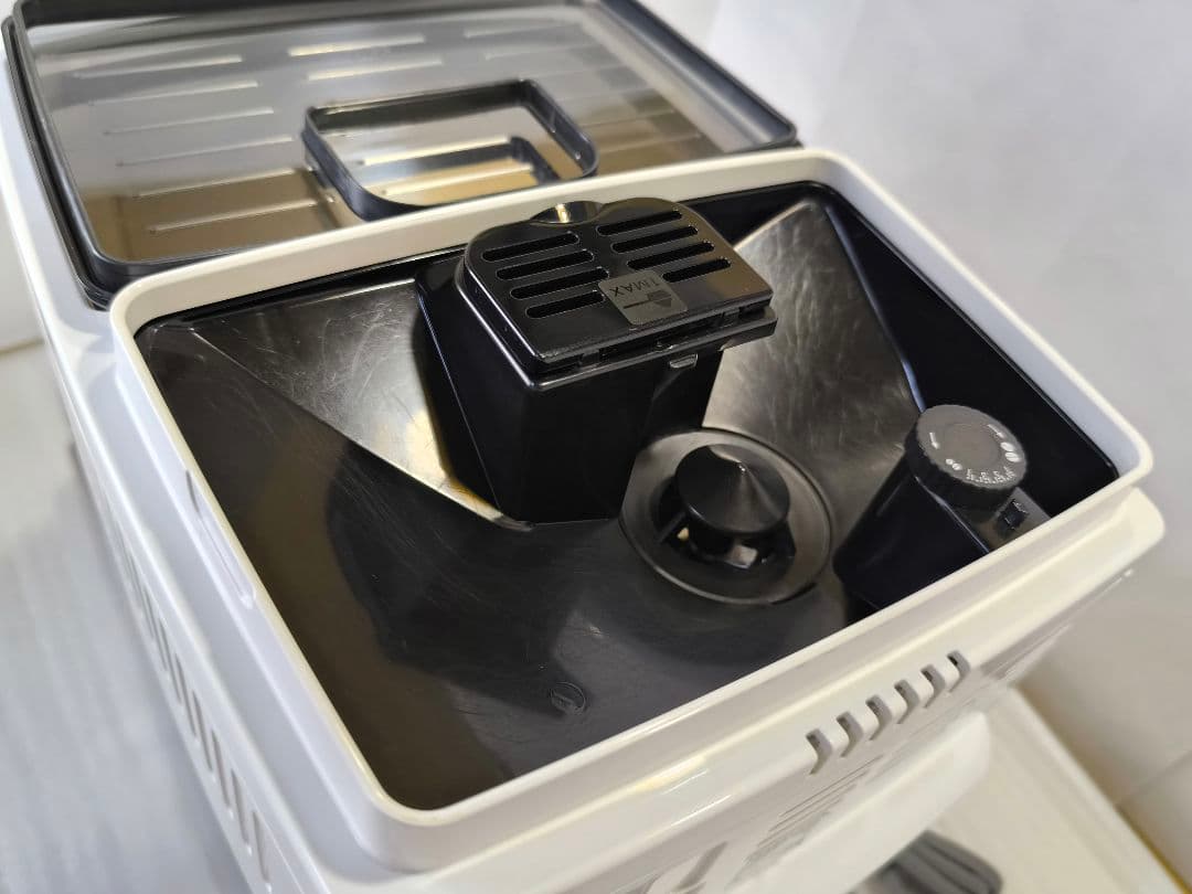 デロンギマグニフィカS コンパクト全自動コーヒーマシン ECAM23120　02