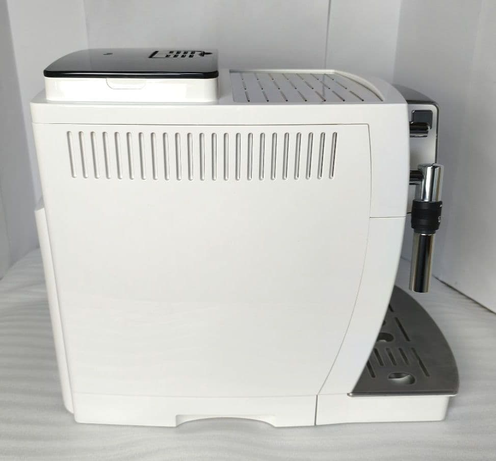 デロンギマグニフィカS コンパクト全自動コーヒーマシン ECAM23120　02