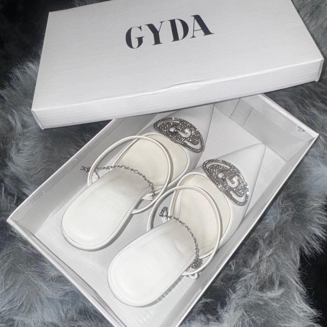 GYDA ビジュー付きホワイトミュール　箱付き