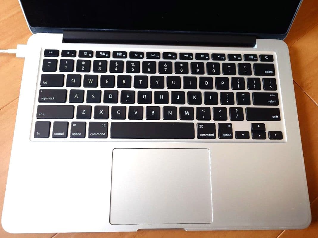 MacBookPro 2015 13インチ i5 8gbram ssd256gb