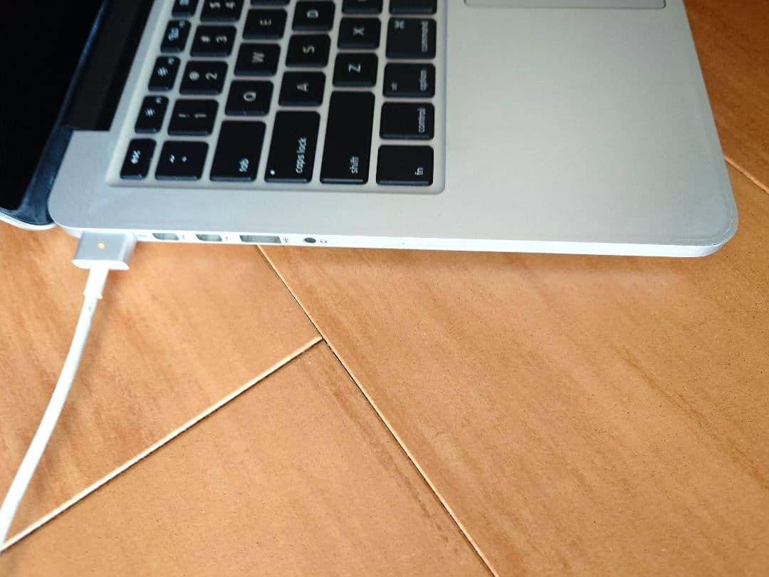 MacBookPro 2015 13インチ i5 8gbram ssd256gb