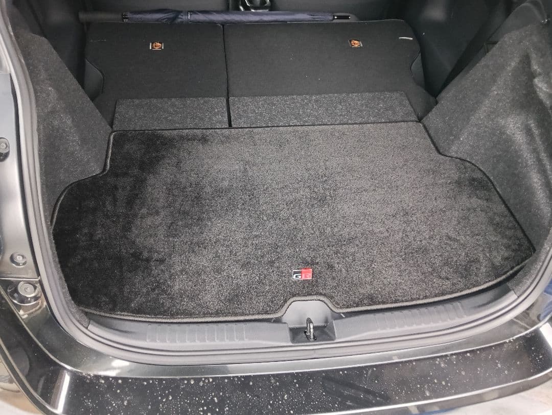 ＧＲヤリス純正ラゲッジマット＆GRヤリス純正　トノカバー