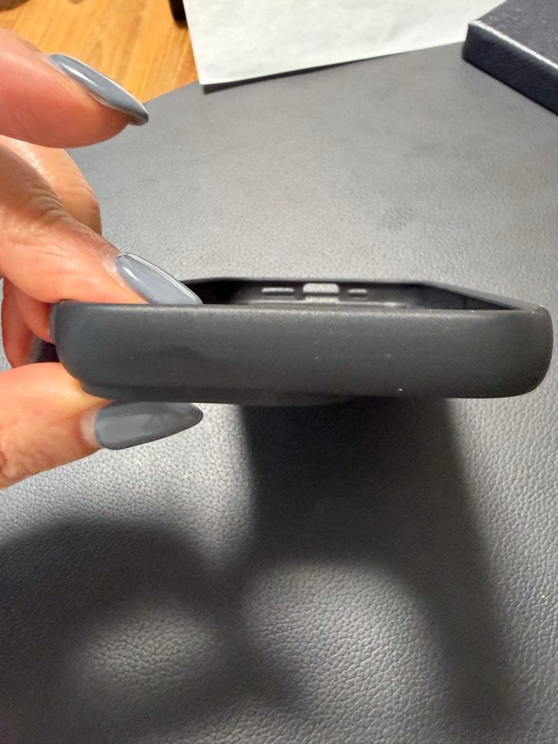 PRADA ブラックレザー iPhone15proケース