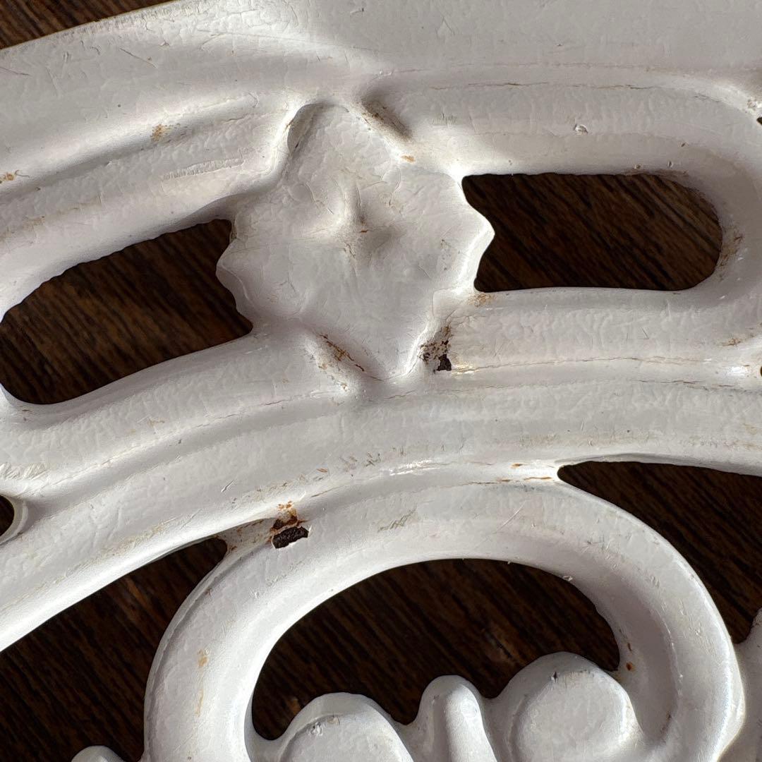 フランスアンティーク トリベットDECOTEC 白い鋳物の鍋敷