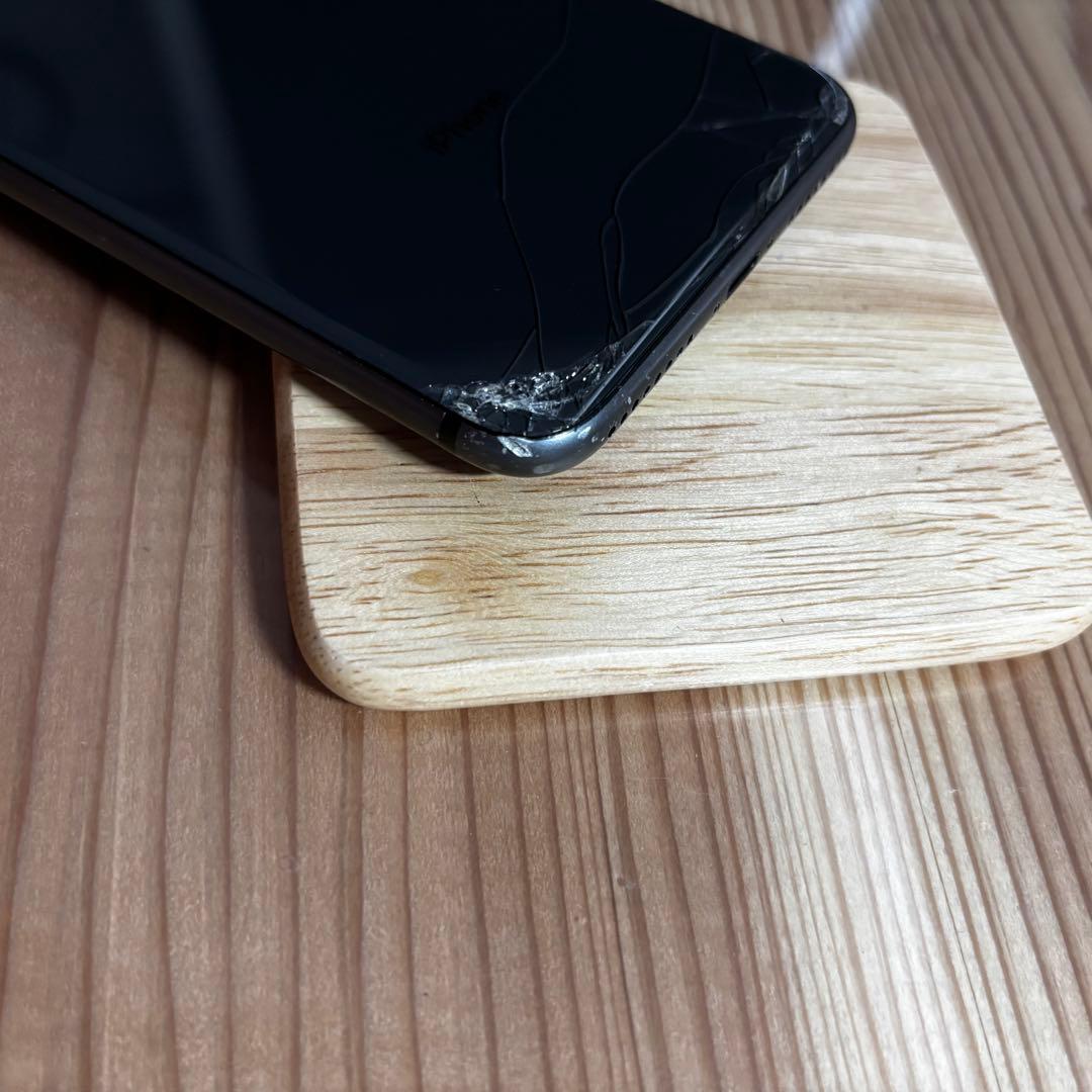 Apple iPhone 8 plus スペースグレイ（動作確認済）