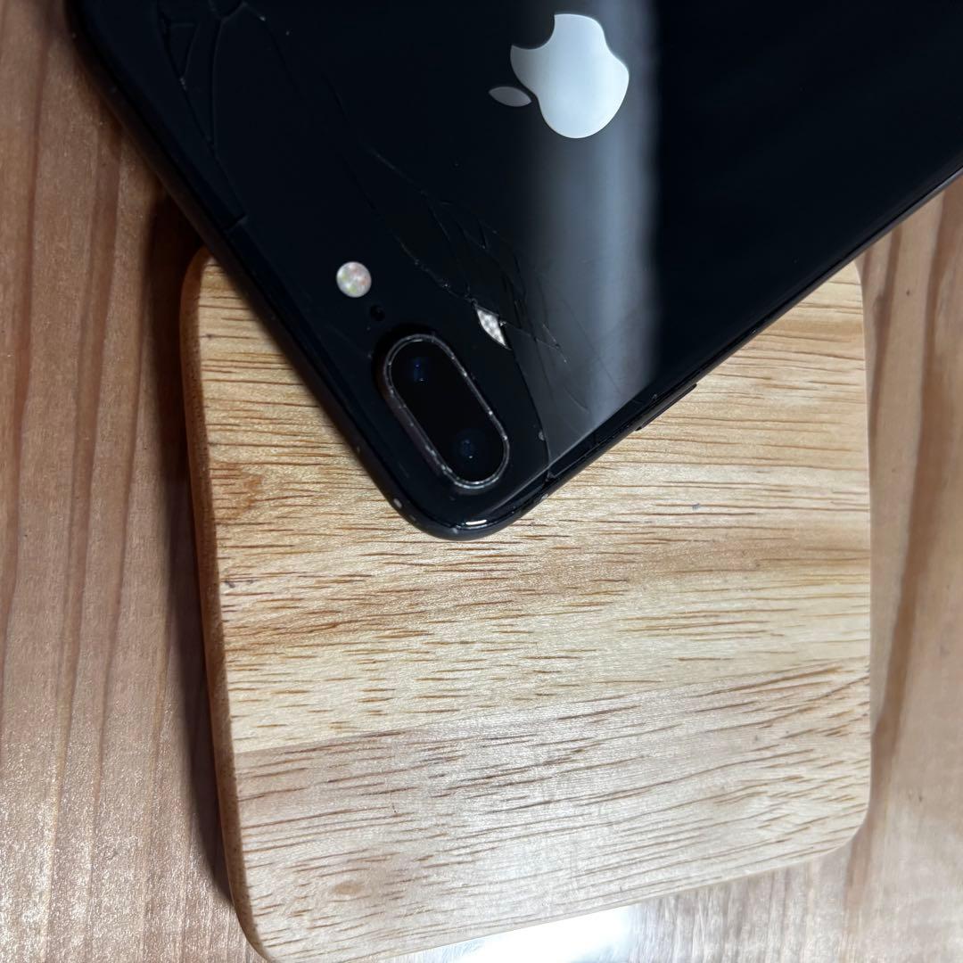 Apple iPhone 8 plus スペースグレイ（動作確認済）