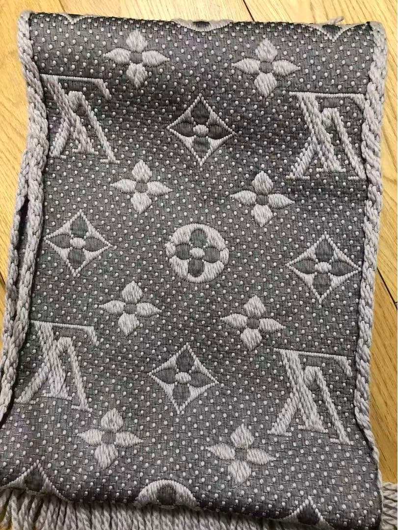 美品　ルイヴィトン　マフラー フリンジ付き　エシャルプ　ロゴ　グレー　シルク混
