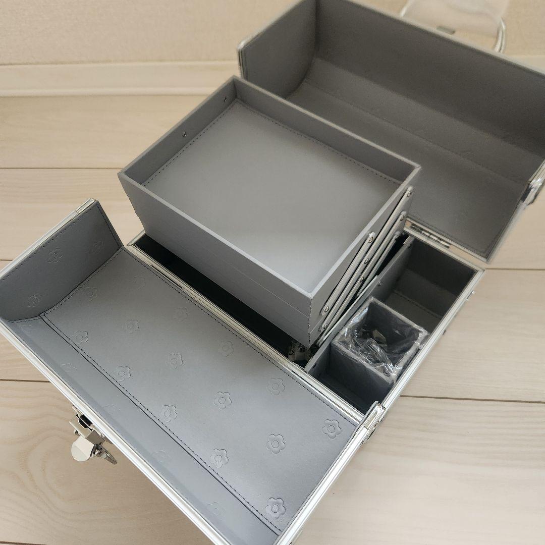 新品未使用 MARY QUANT メイクボックス シルバー ノベルティ