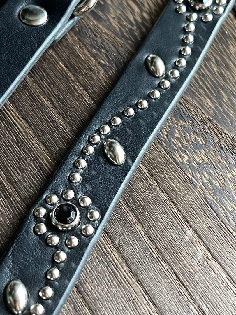 スタッズナローロングベルト　シルバーフラワー　オイルドレザー　HTC CALEE