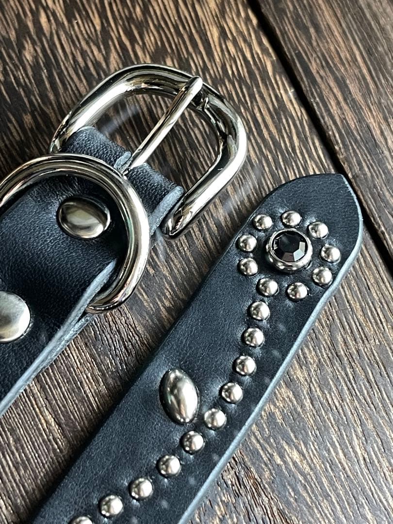 スタッズナローロングベルト　シルバーフラワー　オイルドレザー　HTC CALEE