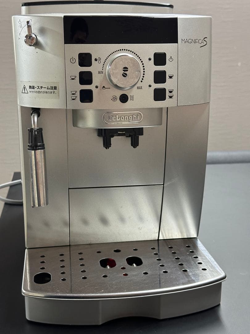 デロンギ　マグニフィカS 全自動コーヒーマシン　ECAM22110SBH