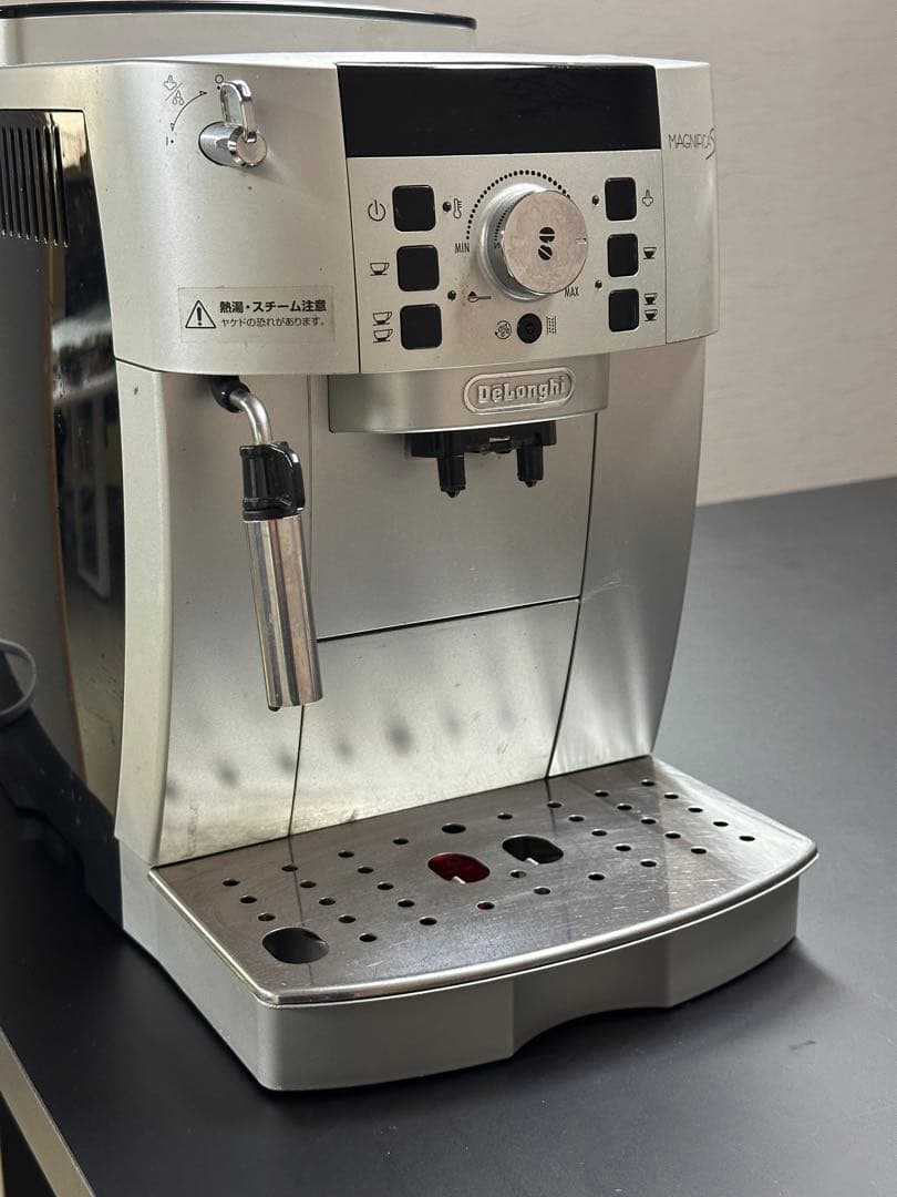 デロンギ　マグニフィカS 全自動コーヒーマシン　ECAM22110SBH