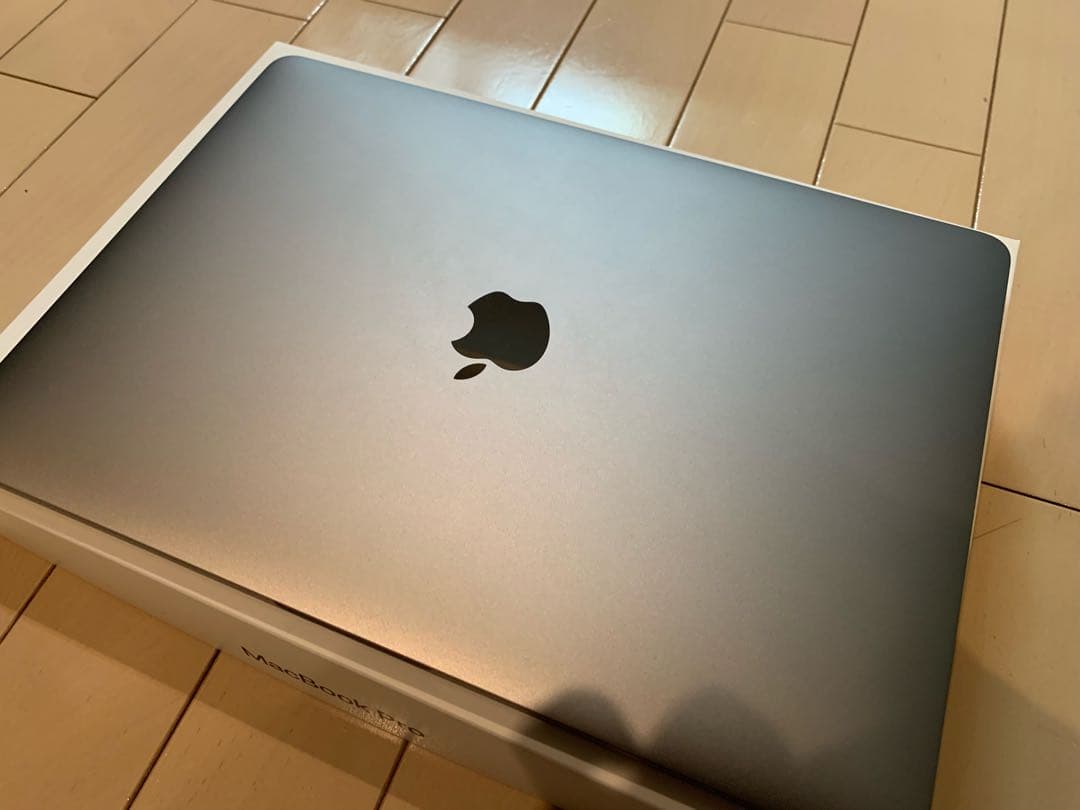 美品 Macbook Pro 13インチ 2016 グレー TouchBarなし