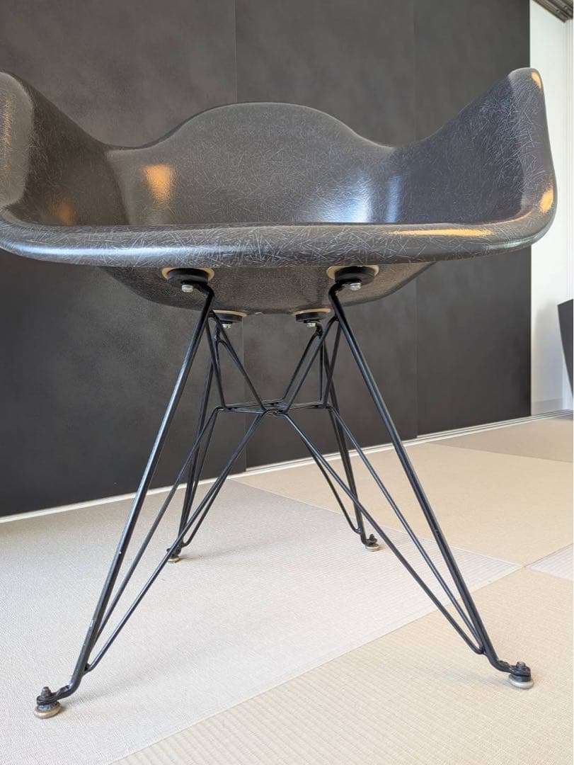 MODERNICA イームズ アームシェルチェア エッフェルベース