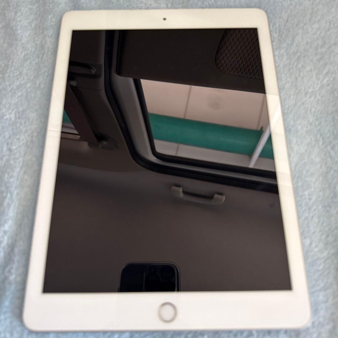 Apple iPad (モデルA1954) シルバー6世代32GB美品