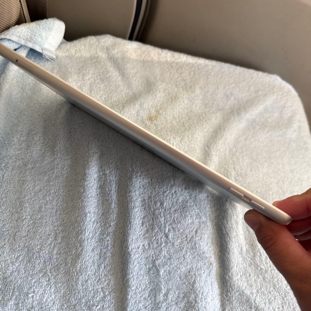 Apple iPad (モデルA1954) シルバー6世代32GB美品