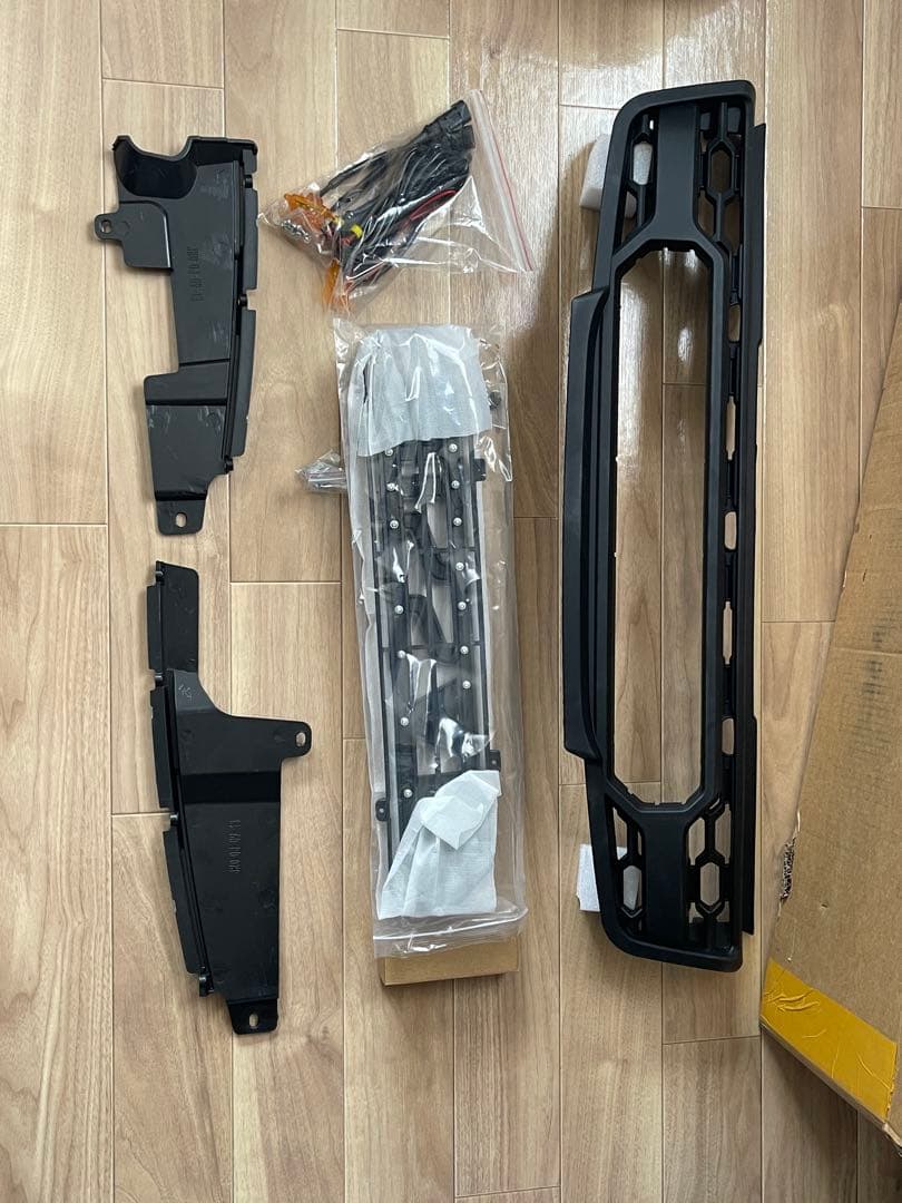 日産エクストレイルT31フロントグリル LED付き（改造パーツ）