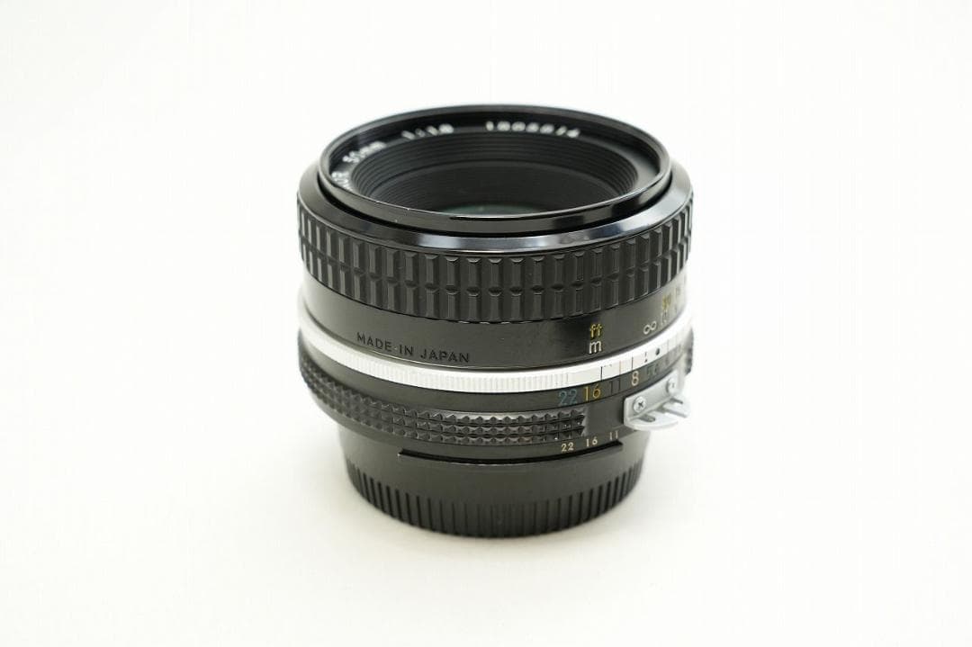 純正フード付き 単焦点　Nikon Ai NIKKOR 50mm F1.8