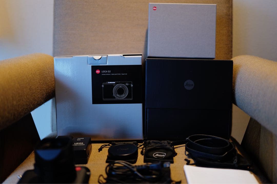 Leica Q2 美品　ストラップ、レンズフィルター　付き　付属品完備
