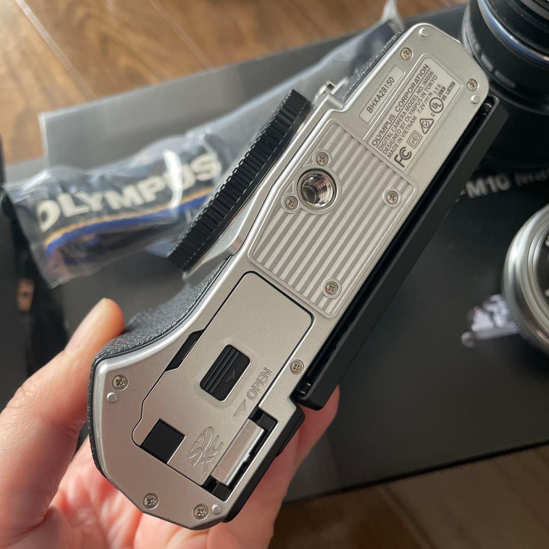 OLYMPUS E-M10 Mark II ミラーレスカメラ　美品