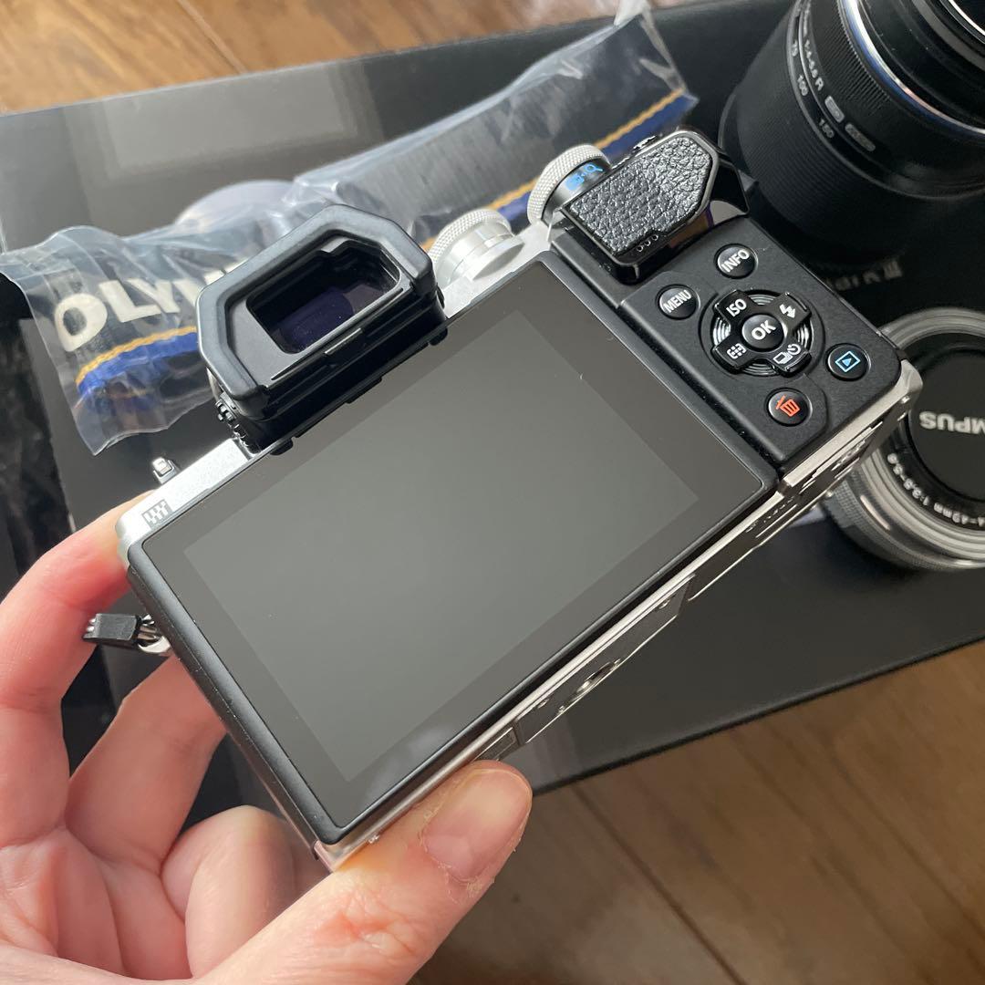 OLYMPUS E-M10 Mark II ミラーレスカメラ　美品
