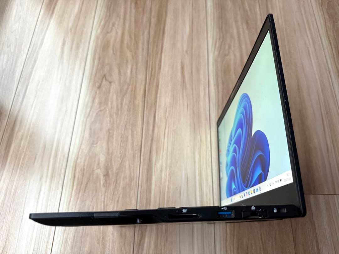 2019年モデル第8世代 BT良 4/256GB！LIFEBOOK U939/A