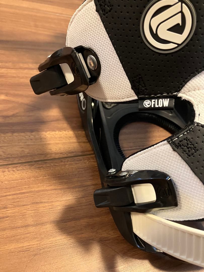 m*o様 FLOW スノーボード ビンディング ホワイト/ブラック　FIVE L