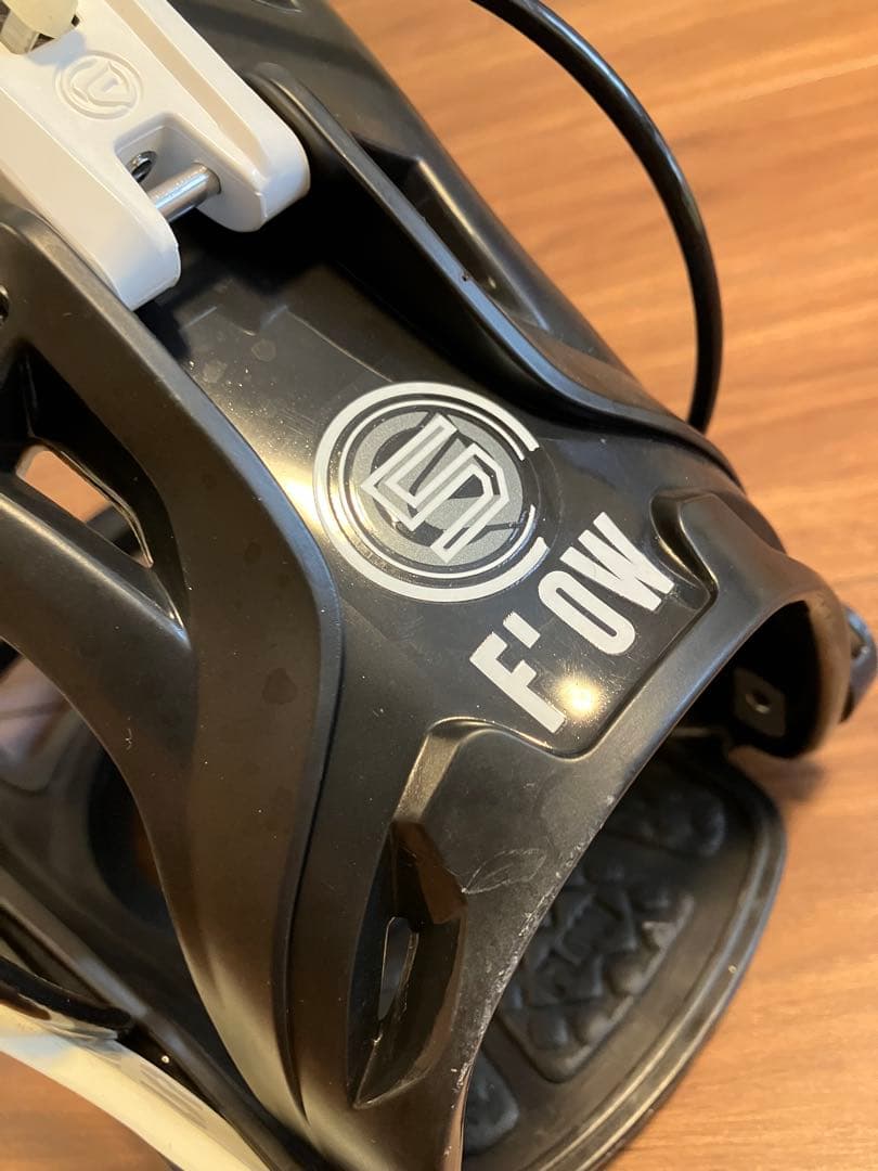 m*o様 FLOW スノーボード ビンディング ホワイト/ブラック　FIVE L