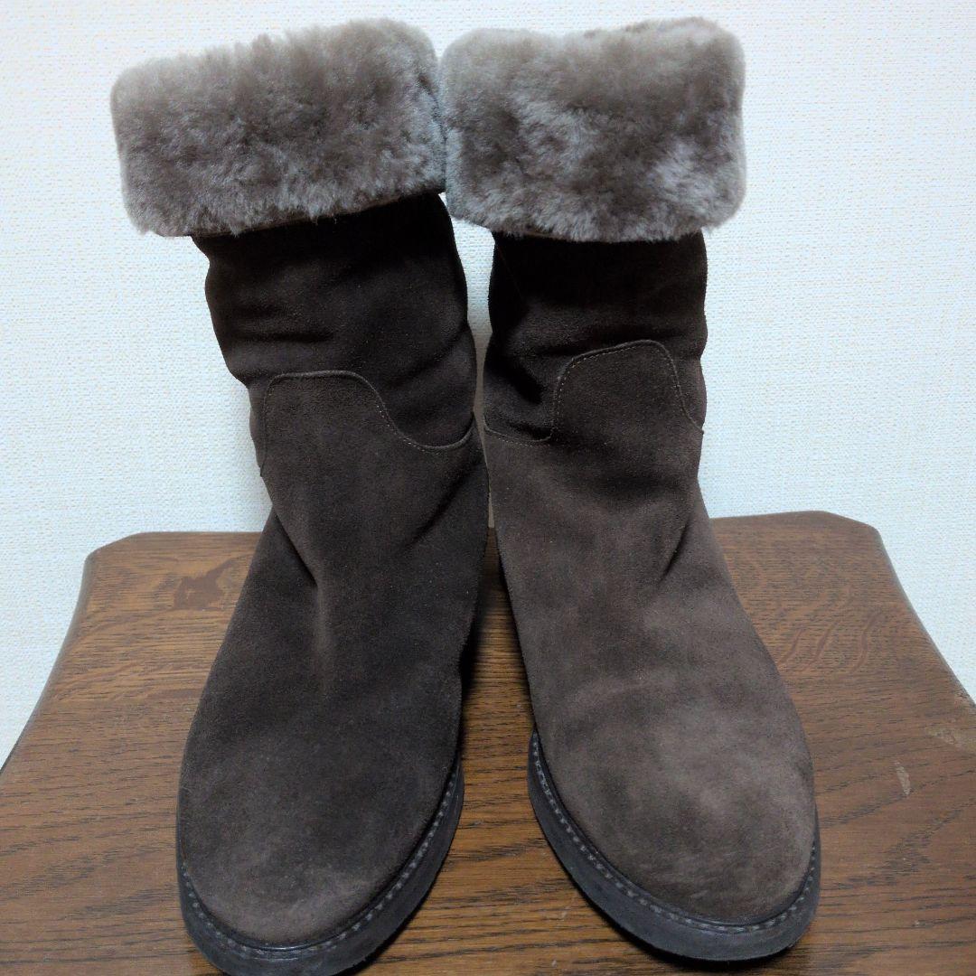 専用ですフェラガモ　ムートンブーツ　ヴァラリボン