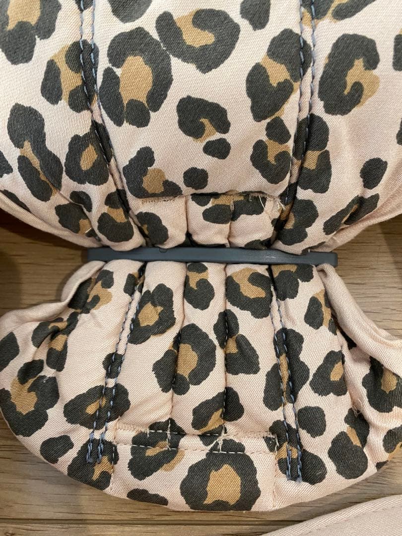 美品✨BABYBJÖRN ベビーキャリアミニ ヒョウ柄　1歳まで　最大11kg