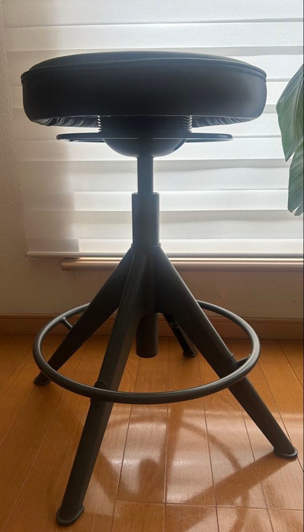 【美品】IKEA TROLLBERGETトロルベルゲット黒/回転/丸椅子/昇降式