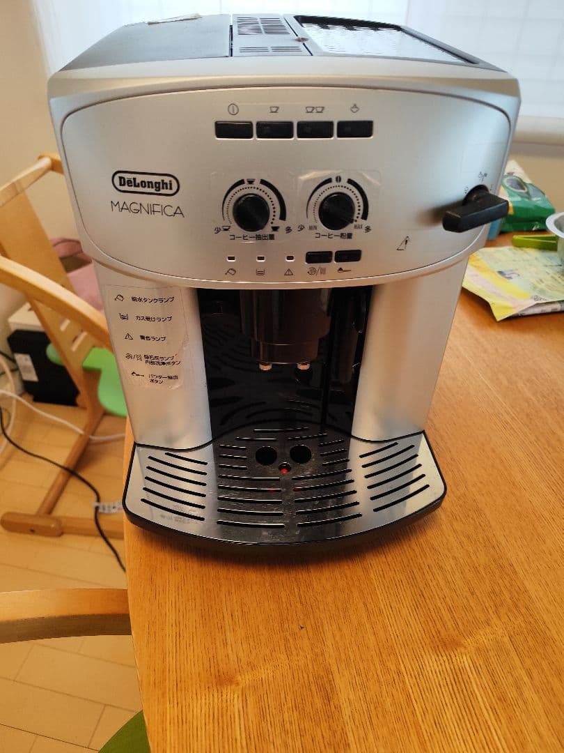 デロンギ　マグニフィカ　全自動コーヒーマシン　ESAM2200SJ