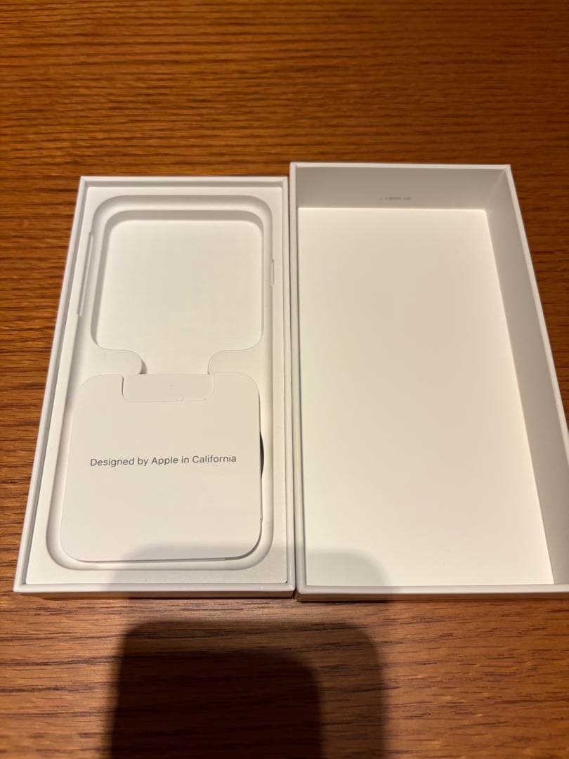 iPhone SE 64GB SIMフリー