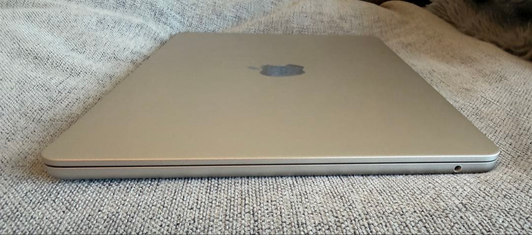 Apple MacBook Air M4 16GB 13インチ　スターライト