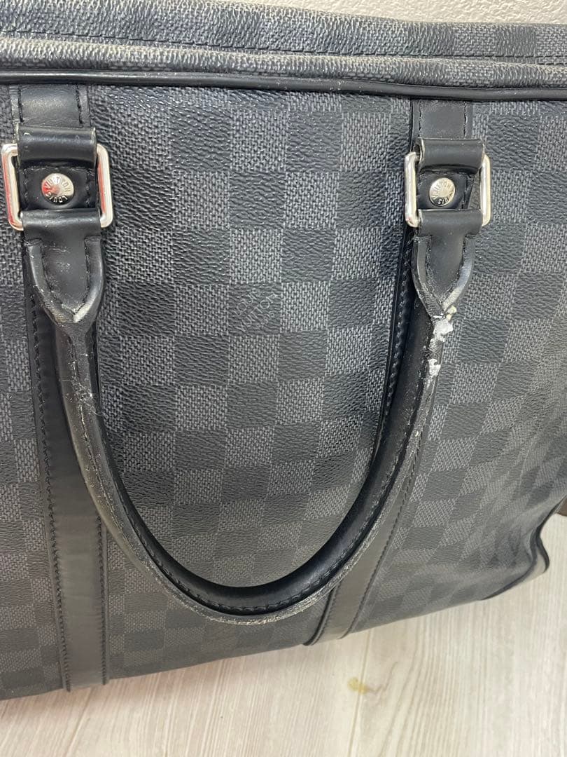 LOUIS VUITTONダミエ グラフィット ポルトドキュマン ヴォワヤージュ