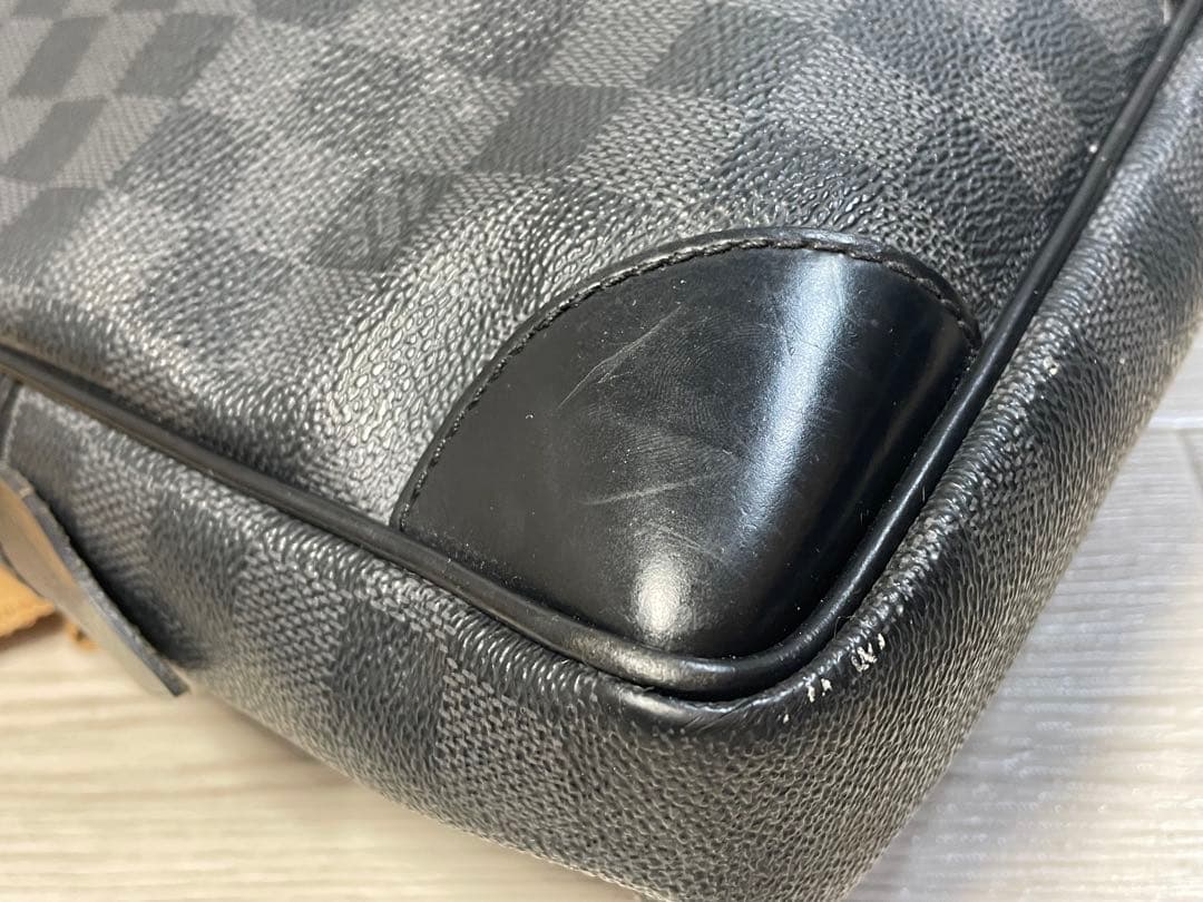 LOUIS VUITTONダミエ グラフィット ポルトドキュマン ヴォワヤージュ