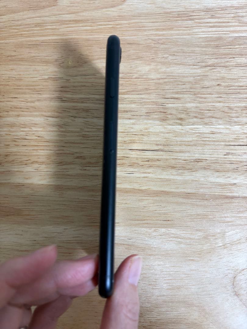 バッテリー82% iPhoneSE第2世代 64GB レッド 本体のみ