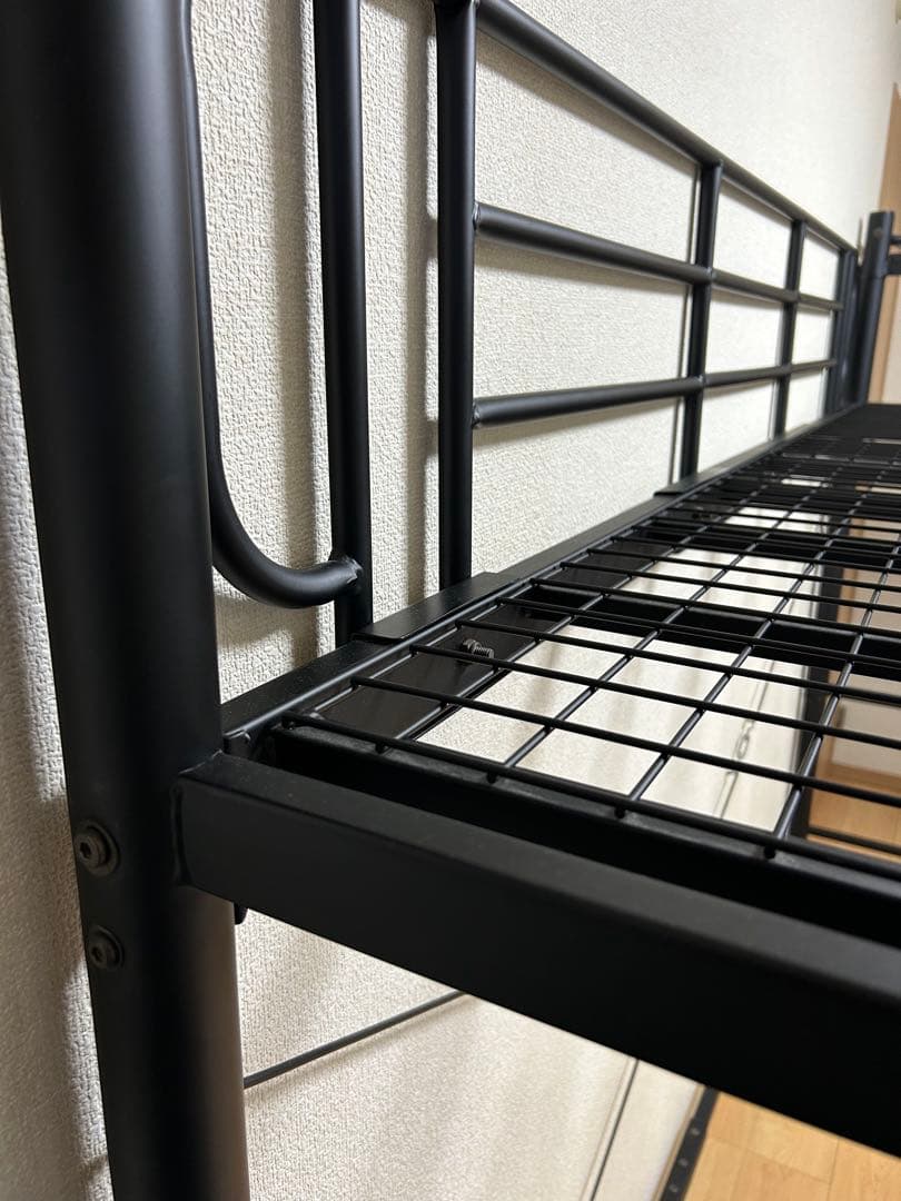 【おさる】黒のスチール製ロフトベッド／デスク下収納・はしご階段付き