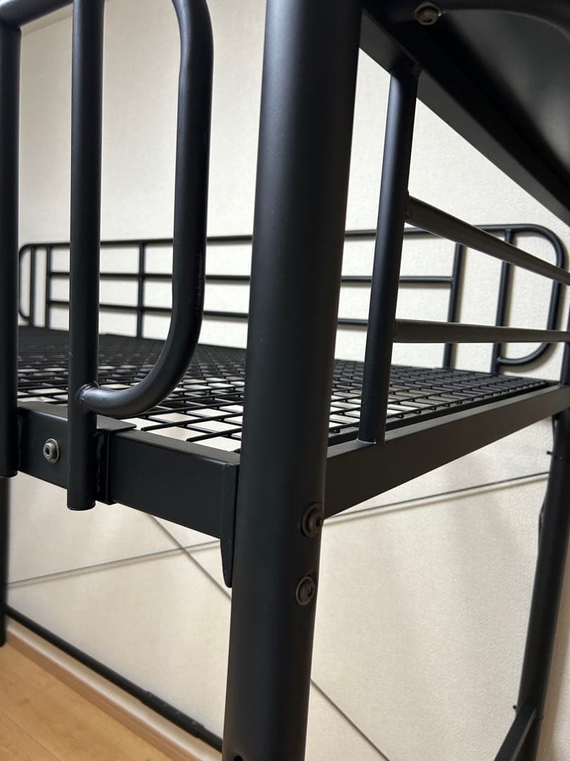 【おさる】黒のスチール製ロフトベッド／デスク下収納・はしご階段付き