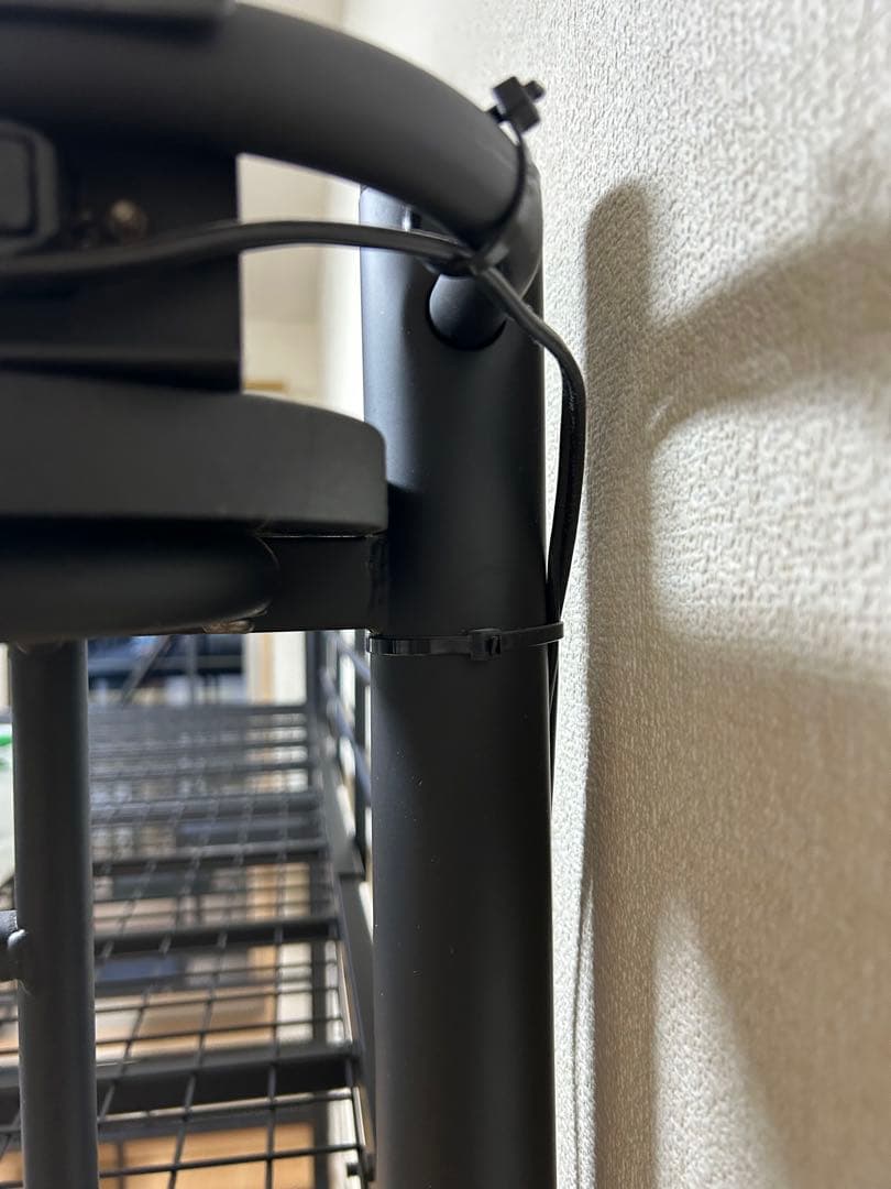 【おさる】黒のスチール製ロフトベッド／デスク下収納・はしご階段付き