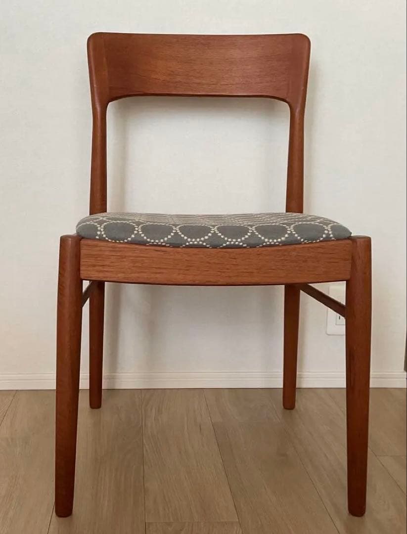 Henning Kjaernulf model26 チェア ミナペルホネン