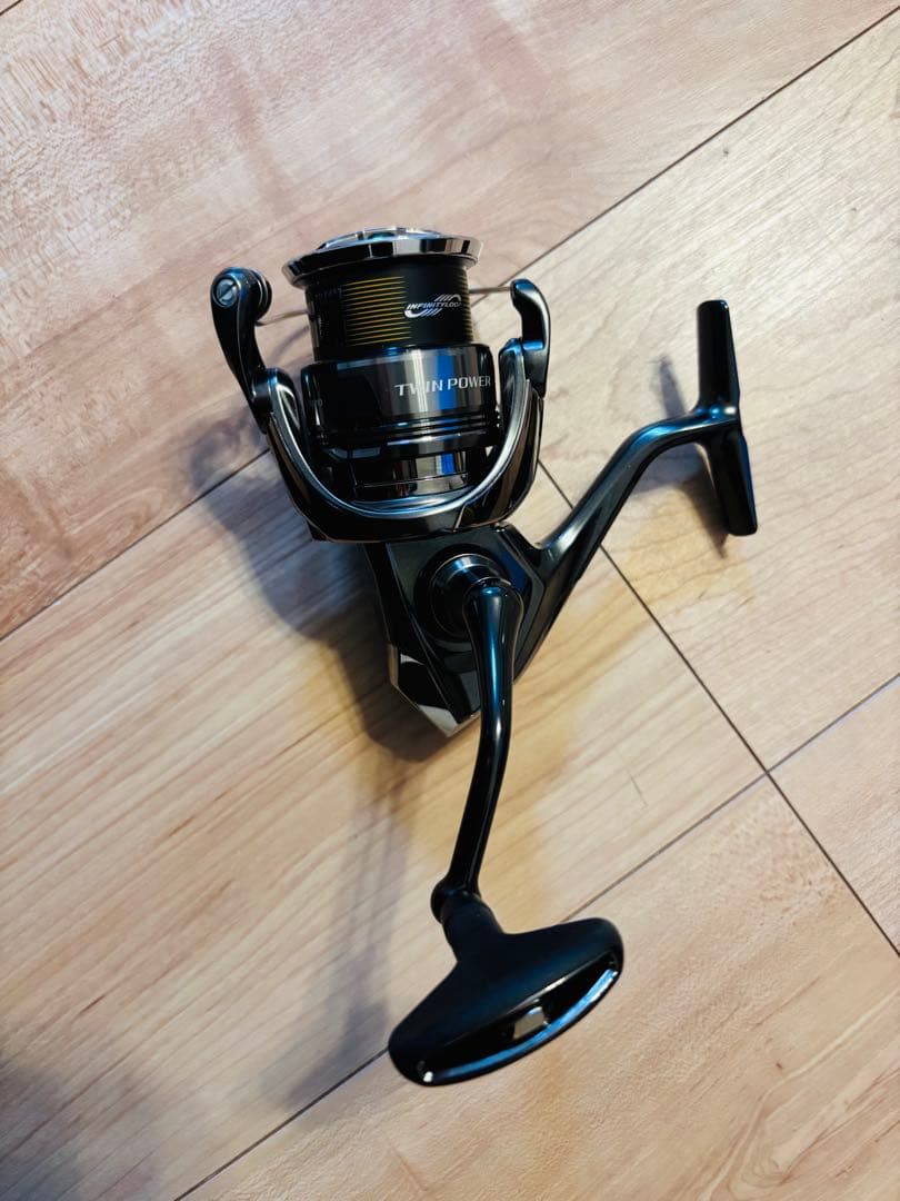 極美品　シマノ　現行ツインパワー　3000MHG
