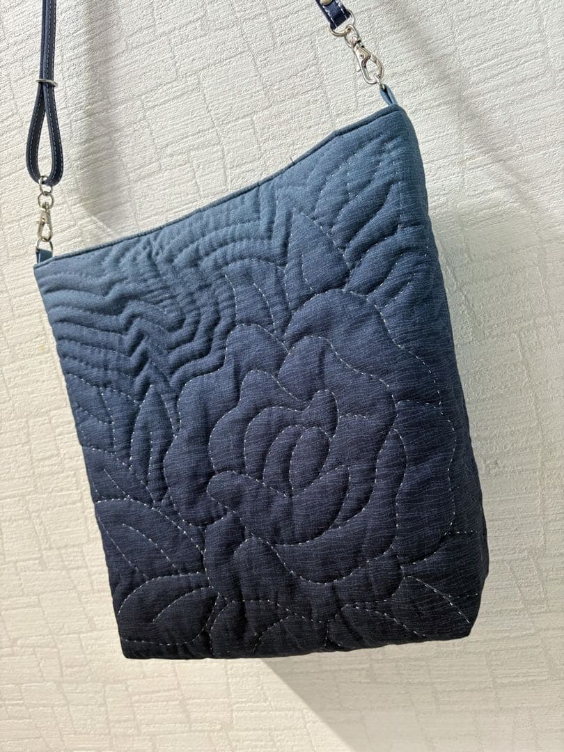 ハワイアンキルト　ショルダーバッグ　　バラ　ブルー